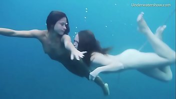 Underwater Lesbian Teen Babe Brunette 